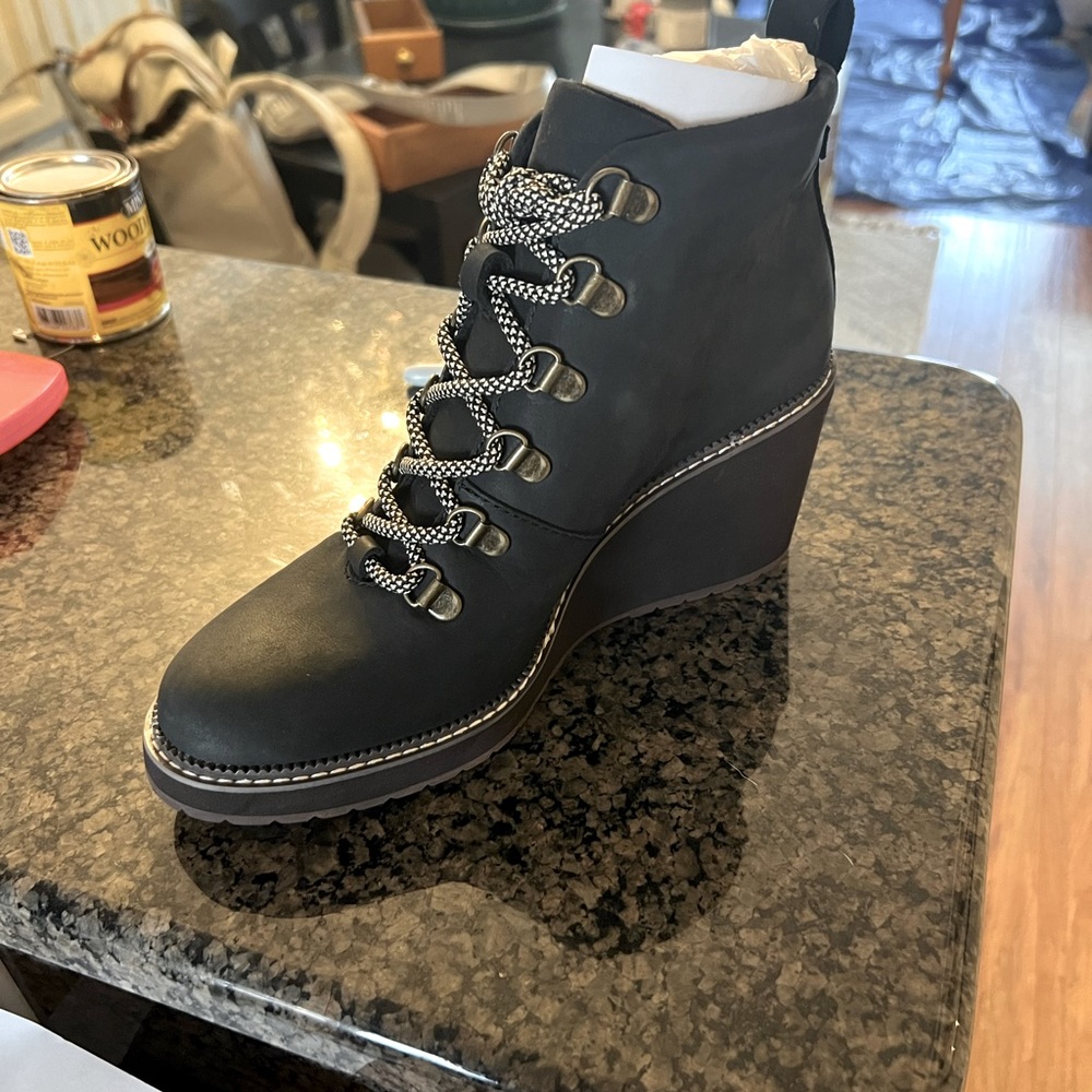 NEW IN BOX Melrose Black Water Resistant Lace-Up Wedge Boot 7.5